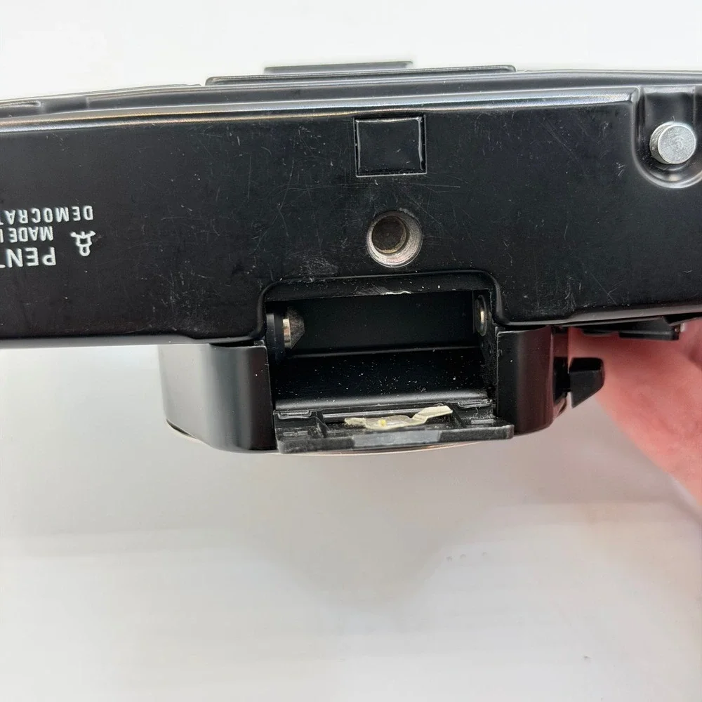 Praktica B100 Electronic 35mm SLR Film Camera Body Pentacon Black Made in GDR